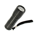 Lampe de poche noire portée jusqu'à 30 m - 9 LED ultra lumineuses