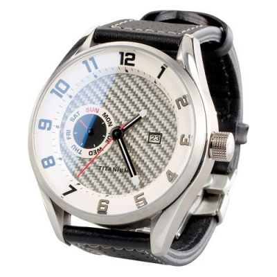 Montre en titane et cadran carbone blanc