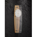 Horloge murale fond en bois avec verrière