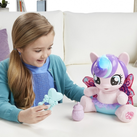 Poupée petit poney bébé flurry heart : peluche parlante